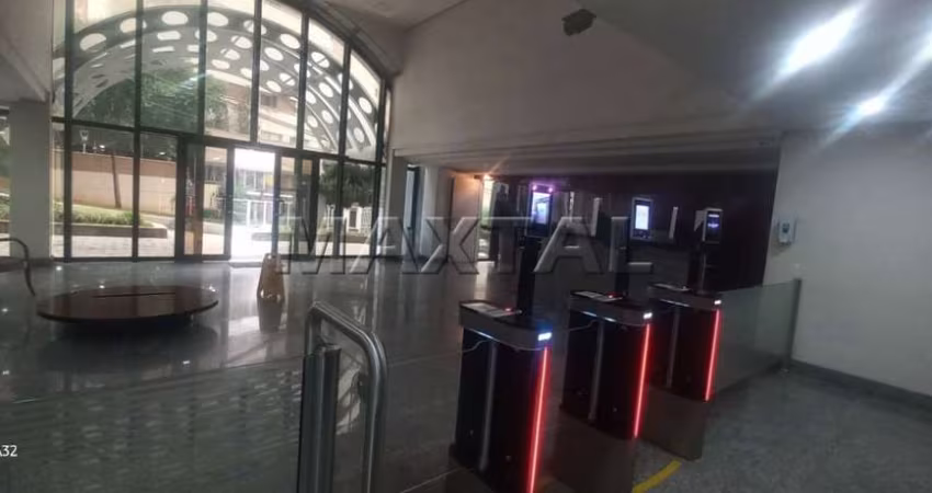 Sala Comercial para Locação em Santana Prédio com ótima estrutura, Ar, copa, banheiros e depósito.