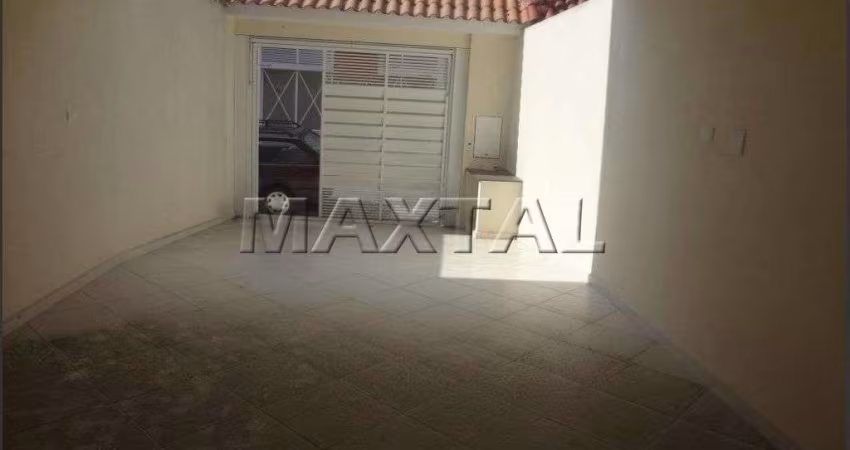Casa Assobradada de 216 m², 3 suítes 1 lavabo, cozinha, quintal e 2 vagas de garagem.