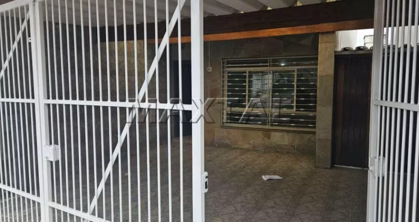 Sobrado para locação, de 130m², com 2 dormitórios e 2 vagas de garagem, em Santana.