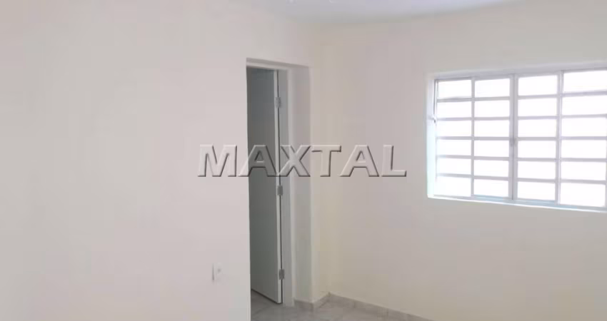 Casa com 1 dormitório, com quintal privativo no Jardim Almanara, com 65m²