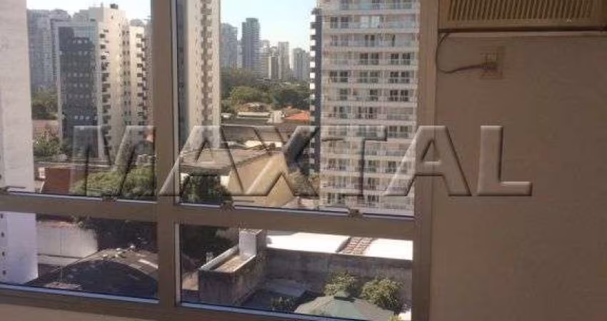 Conjunto Comercial no Brás aluga-se com dois banheiros ,dois ambientes, com ar condicionado