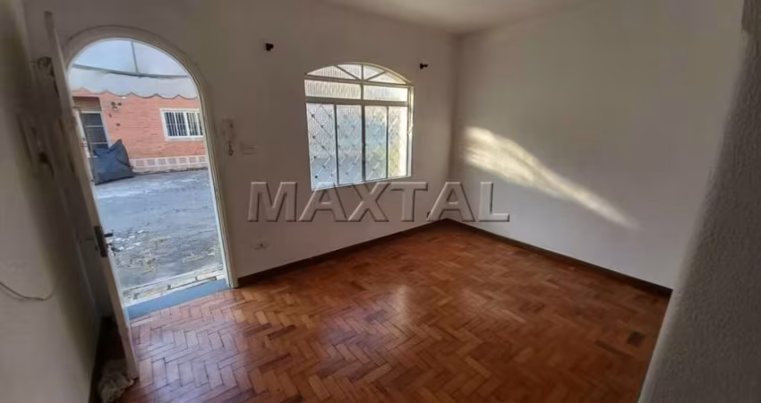 Sobrado em vila, 90m² com 2 dormitórios, sala, cozinha, quintal, portão automático e 1 vaga.