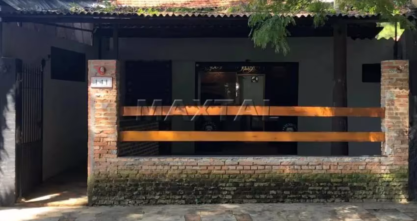 Ponto comercial de 284m², 2 salões amplos, churrasqueira, área externa, no tremembé.