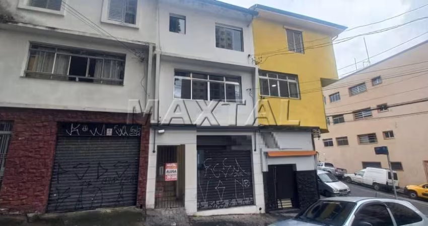 Casa Comercial com 130m², 6 salas, 4 banheiros, sem vaga na região de Santana.