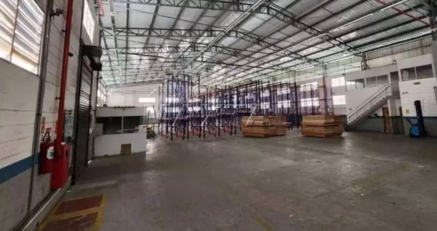 Galpão à venda, 1510 m² construído e 3.000m² de terreno com 4 banheiros, em guarulhos.