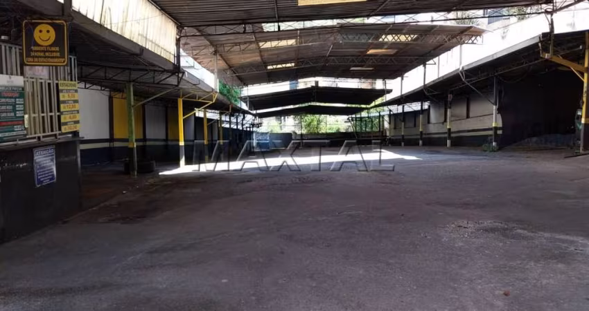 Galpão comercial, com 1000 metros, na região em Santana, perto da Avenida Braz Leme.
