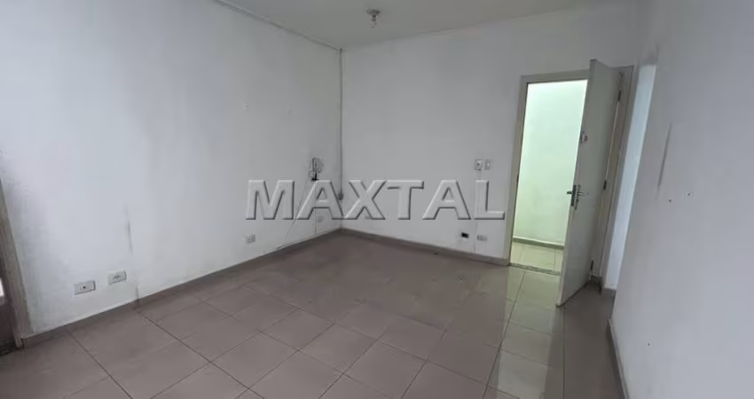 Prédio comercial de 220m² para alugar em Santana, com 6 salas e  4 banheiros.