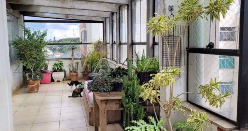Apartamento Duplex Cobertura, com 3 dormitórios, 1 suíte, salas,  Copa e Cozinha e uma vaga.