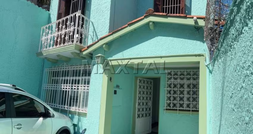 Sobrado à venda com 3 quartos, 2 vagas de garagem e varanda, na Santa Cecilia