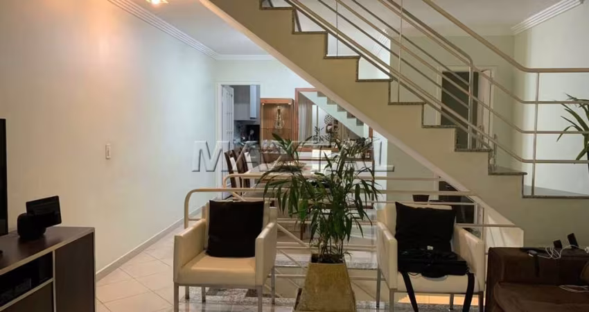 Sobrado à venda de 174m², em condomínio em Santana. Com 4 dormitórios e 2 vagas.