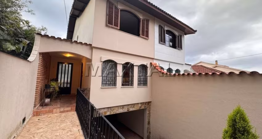Sobrado à venda na Vila Irmãos Arnoni, com 3 dormitórios, sendo 1 suíte e com 4 vagas.