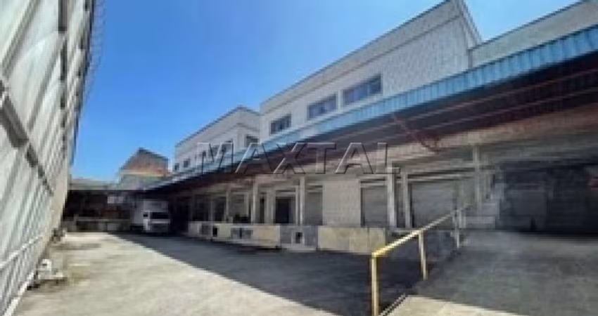 Galpão com 3.600m² na região da Casa verde, estacionamento para caminhões e  dois amplos salões .