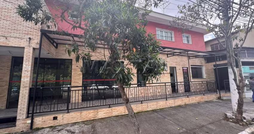 Prédio para locação com 100m² e de esquina com Av. Ida Kolb e com apartamento de 2 dormitórios.