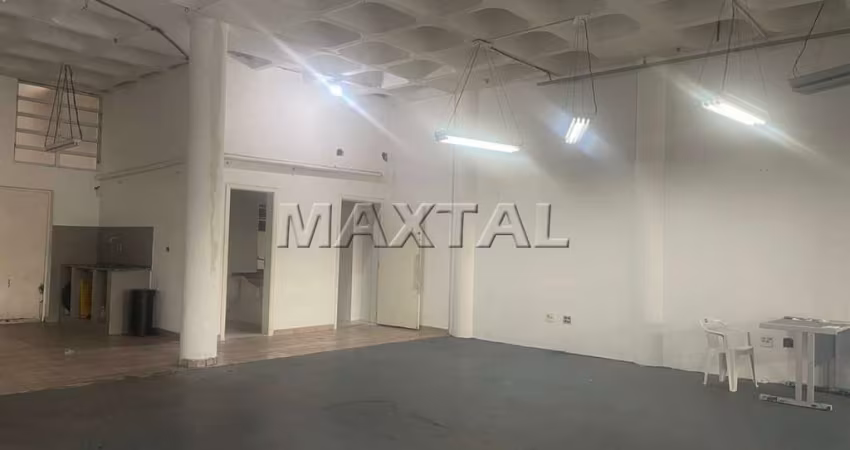 Galpão para alugar com 3 andares, 4 banheiros, reformado, 1400m² na região de Santana.