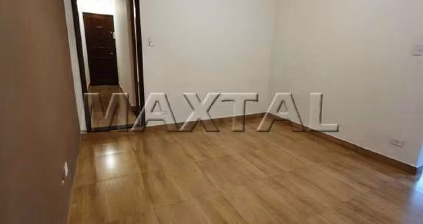 Apartamento na General Ataliba Leonel, 2 quartos, área de serviço, quintal, no térreo.
