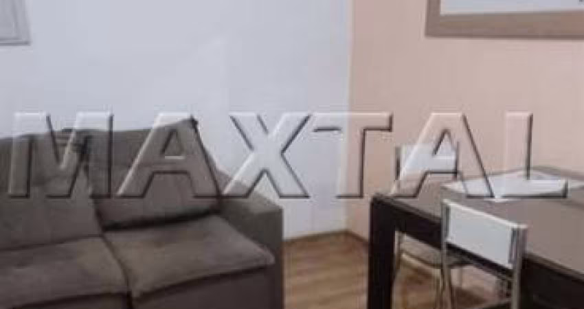 Apartamento no Jardim São Paulo com dois quartos, cozinha, sala e área de serviço.