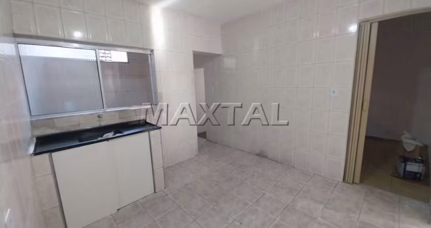 Casa para locação  de 72m², 2 dormitórios, 1 suíte e sala, no Parque Peruche,