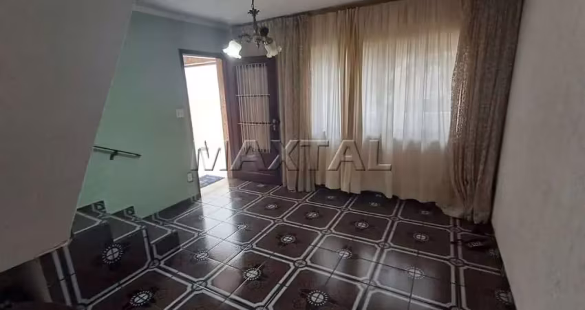 Sobrado com120m², 2 dormitórios, sala ampla, cozinha, quintal e 2 vagas.