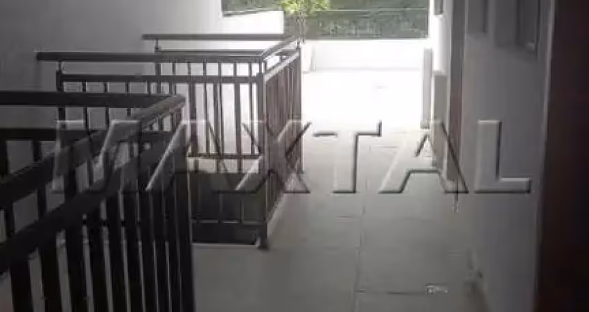 Apartamento de 42m², com 2 quartos sendo 1 suite e área de serviço, na água fria.