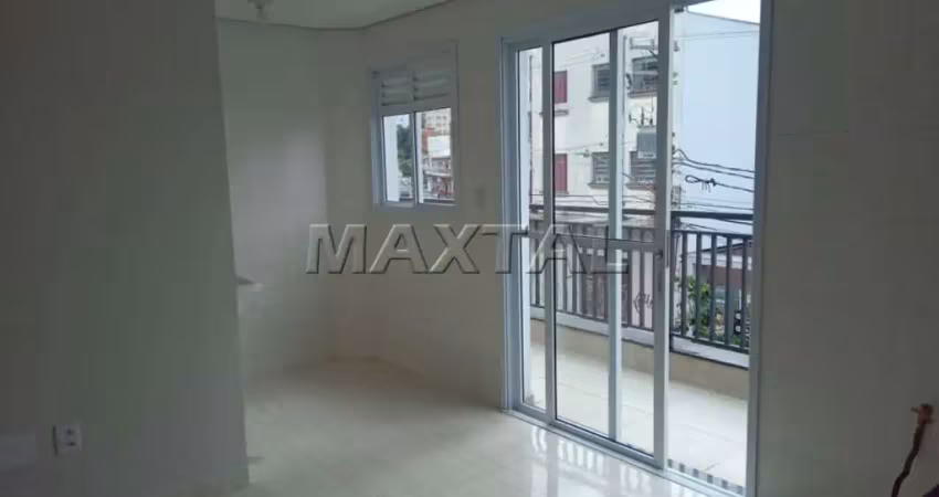 Apartamento em Santana com 2 dormitórios, sala, cozinha, 2 vagas e quintal.