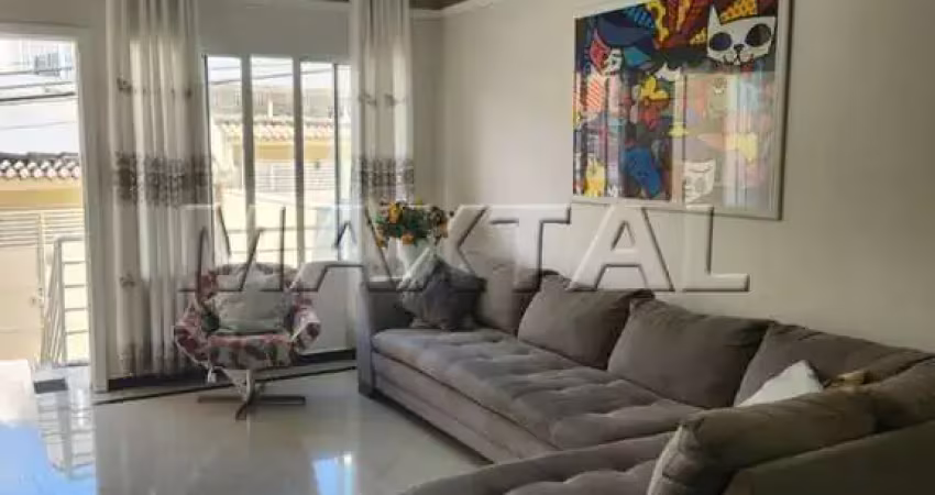Sobrado à venda de 100m², com 3 dormitórios, e 2 vagas, na parada inglesa.