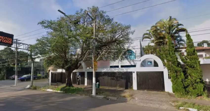 Casa comercial, alto padrão com 1.250m² de área construída em um terreno de 700m² 25 vagas.