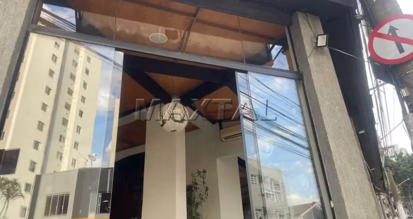 Salão comercial para locação de 212m², com 2 banheiros, em santana, próximo ao metrô.