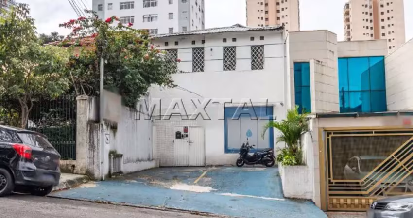 Casa comercial para locação, de 100m², com 2 banheiros e 1 vaga, em santana.