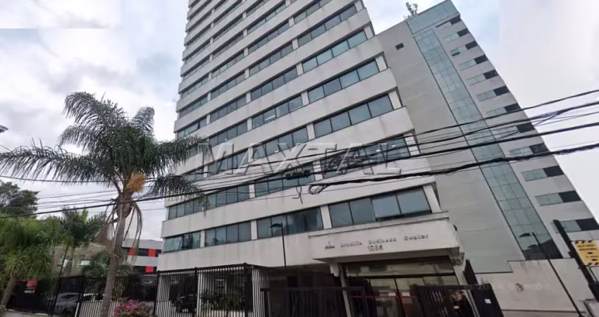Sala comercial  á venda de 46m², mobiliada, com 2 banheiros e vaga de garagem.