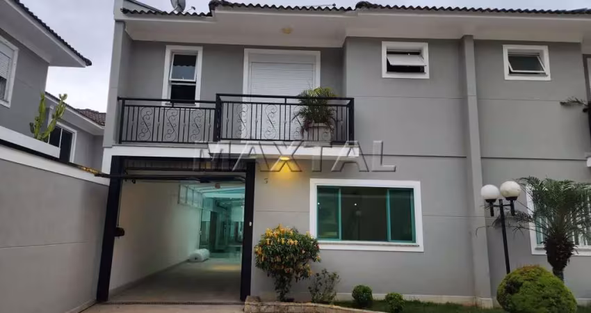 Casa em condomínio com 220m², 3 dormitórios, 3 suítes, 4 banheiros e 2 vagas.