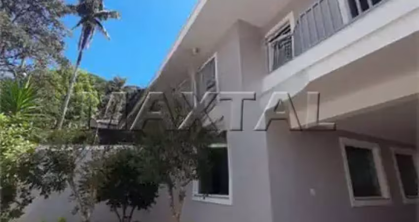 Sobrado de 224m², com 4 quartos sendo 3 suítes e 4 vagas, na vila albertina.