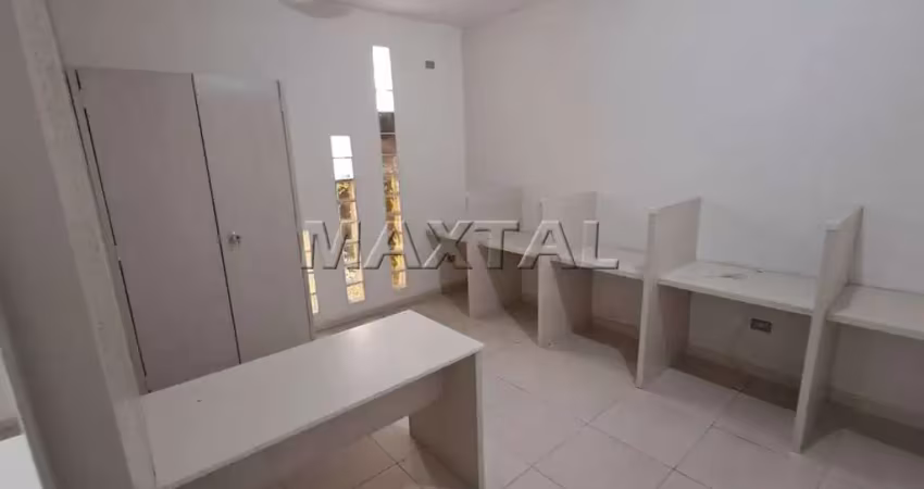 Sala comercial com 60m², toda em piso frio, 2 salas amplas, 3 banheiros, copa cozinha e terraço