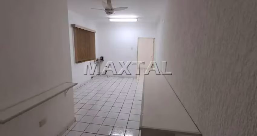 Sala comercial com 60m², toda em piso frio, 2 salas amplas, 2 banheiros, copa cozinha.