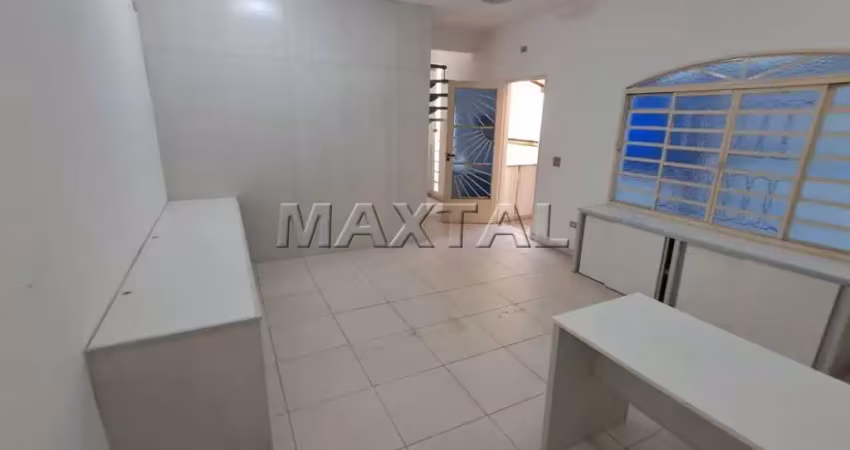 Casa comercial com 120m² de área útil, em 3 andares, são 4 salas amplas, 5 banheiros, copa cozinhas.