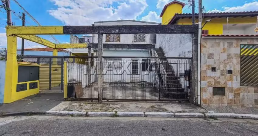 Casa à venda com 198m², 5 quartos, 1 suíte, 3 banheiros 2 vagas de garagem.