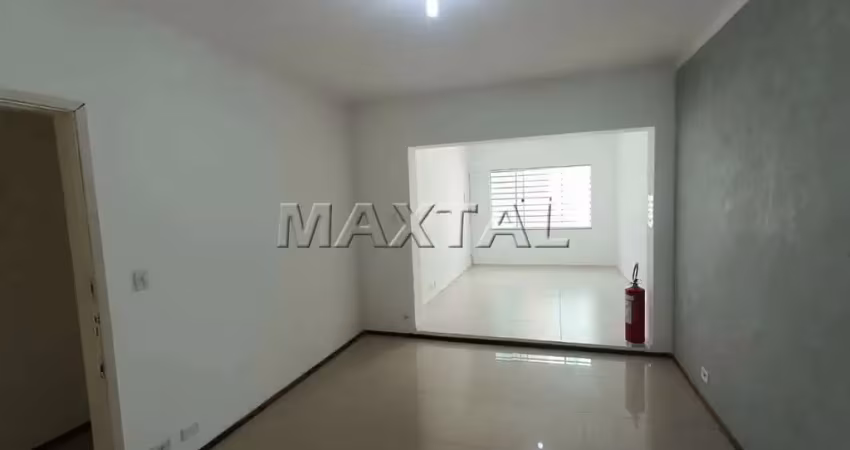Sala com 2 ambientes, 32m², 1 toalete, toda em piso frio em região comercial da zona norte.