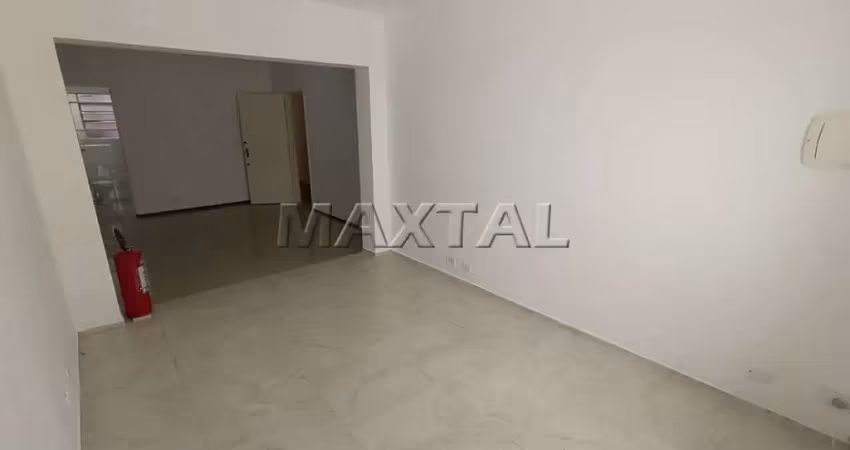 Sala com 2 ambientes, 32m², 1 toalete, toda em piso frio em região comercial da zona norte.