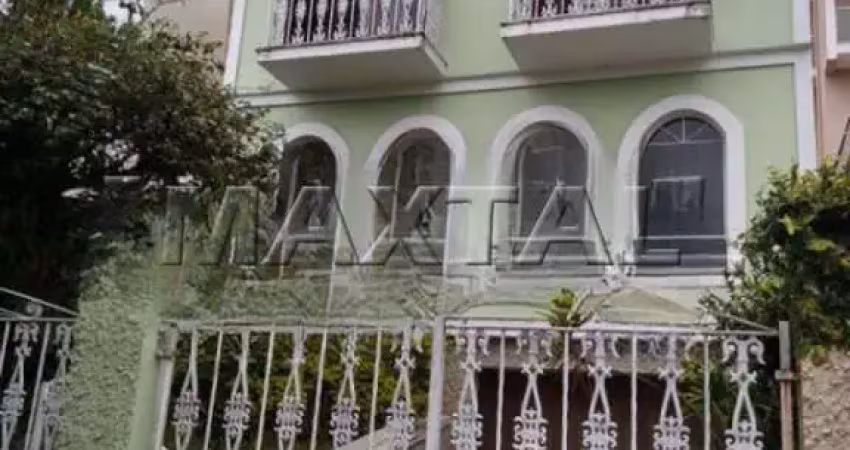 Sobrado com com 3 dormitórios, 1 suíte, 4 banheiros  e 1 vaga - água fria