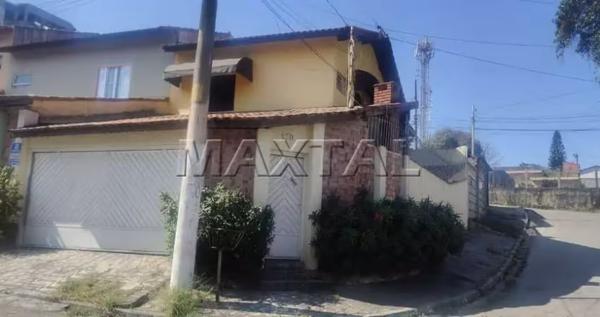 Sobrado à venda com 93m²,  3 quartos, 1 suíte, 3 banheiros, 2 vagas de garagem.