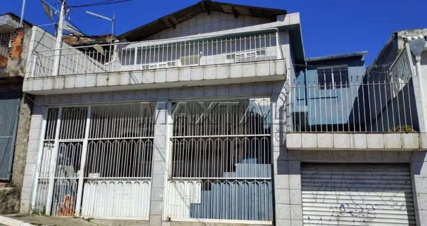 Sobrado com  2 dormitórios, sala, cozinha, terraço, copa e área de serviço