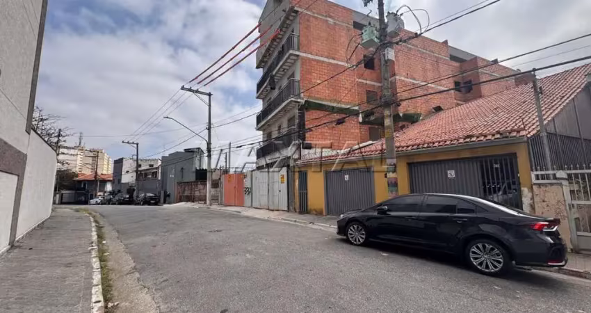 Casa à venda de 260m², com 6 dormitórios sendo 2 suítes, com 3 vagas, na vila mazzei.