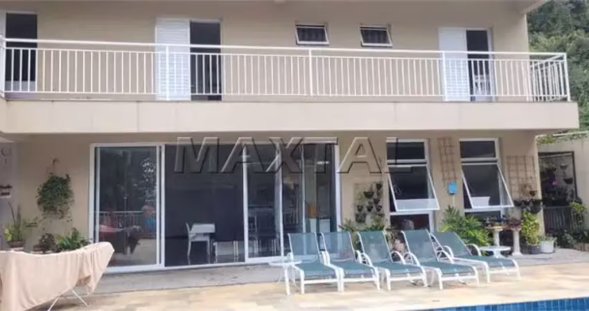 Sobrado em condomínio fechado em mairiporã, com 3 suítes, cozinha, área, piscina e 2 vagas.