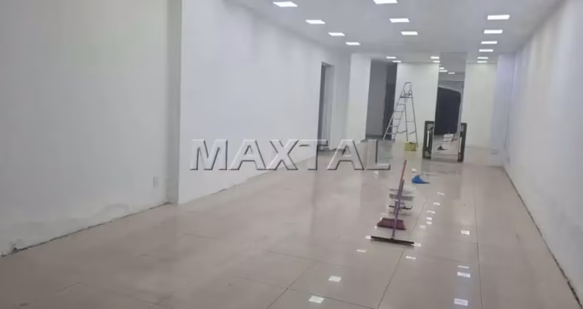 Loja em santana perto do metrô e comércio da região, com 4 metros de frente e bastante fundo.