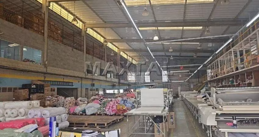 Galpão  à venda com 2.500 m² de área construida e 3059m² de terreno na região da penha com  20 vagas