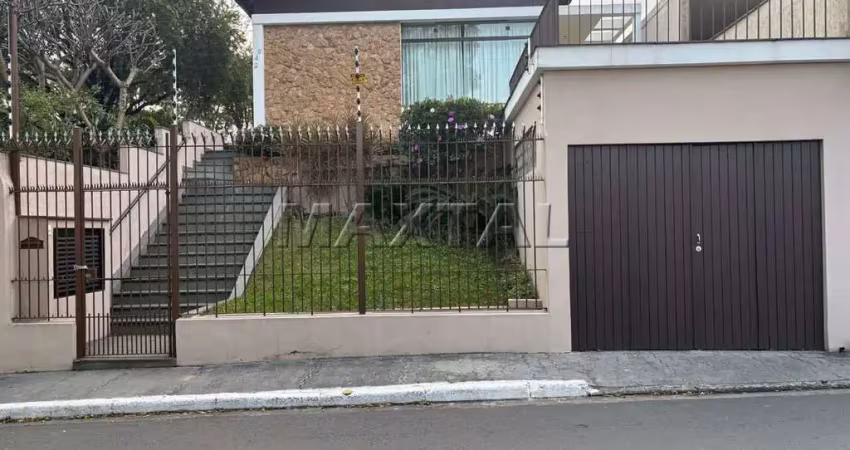 Casa de 120m² com 3 dormitórios, 1 banheiro, edícula, 3 vagas de garagem, no jardim paraiso.