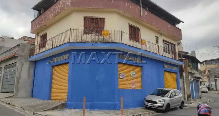 Casa 3 dormitórios, sala, cozinha, terraço por toda extensão, churrasqueira, de 120m².