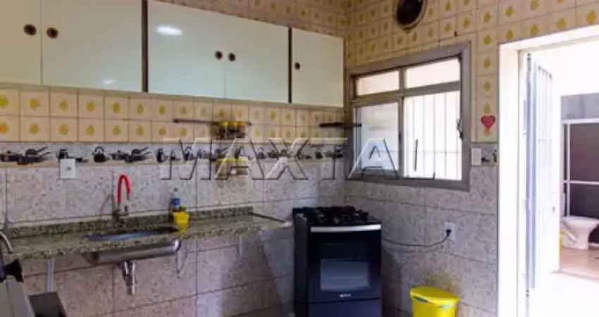 Casa à venda com 104m², 2 quartos, 2 banheiros, 1 vaga, quintal amplo, no bom retiro.