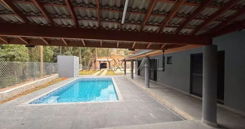Chácara à venda com 1000m² de terreno, 200m² de construção no km 68 da rodovia castelo branco.