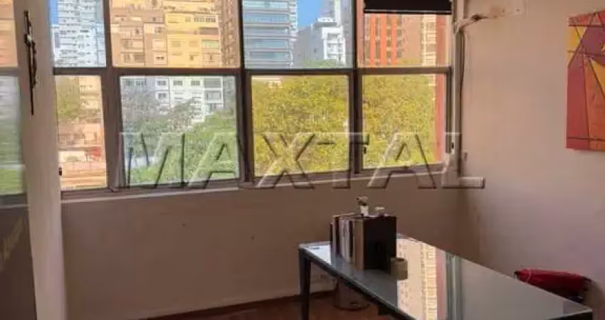 Imóvel comercial disponível para locação, com 64 m², 03 salas, 02 banheiros e 01 vaga, no pacaembu.
