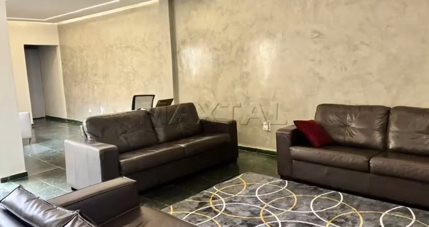 Casa para locaçãoa com 3 suites, vaga de garagem próxima ao centro comercial e metrô.